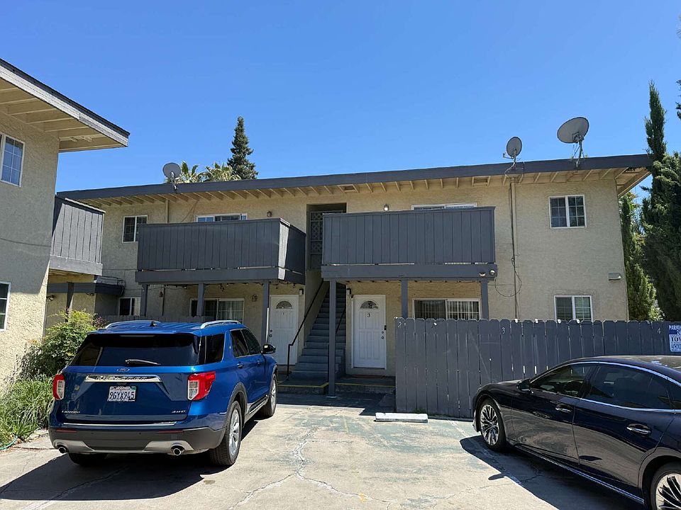 1st image of 928 Ravenscourt Ave APT 4