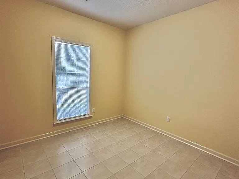 596 Ashley Glen Cir W — Photo 22