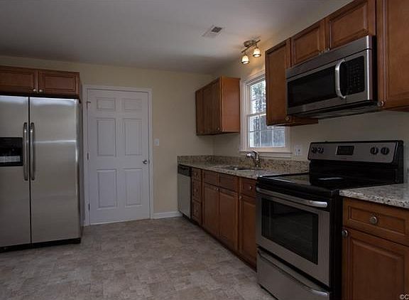 5th image of 24007 Bancroft Dr