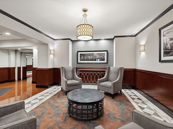 Burnham Park Plaza Lobby