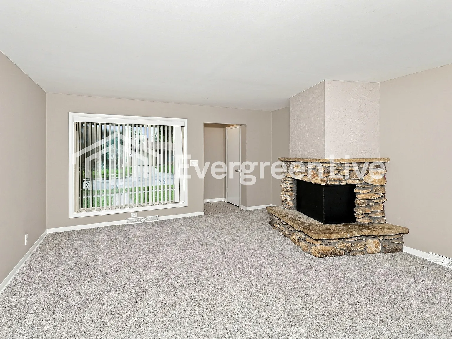 3 bed, 1.5 bath, 1189 sqft, $1,795 — Photo 3