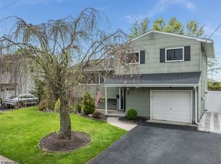 18 Schoolhouse Ln, Somerville, NJ 08876