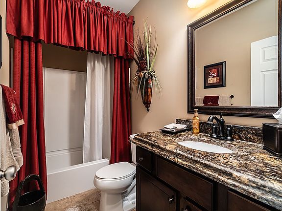 Main Floor Full Bath