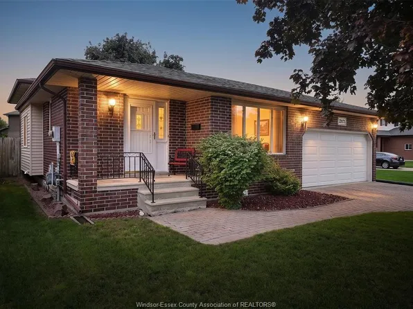 12075 Saint Thomas Cres, Tecumseh, ON N8N 3V6