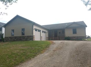 1065 Circle Dr, Lake Isabella, MI 48893