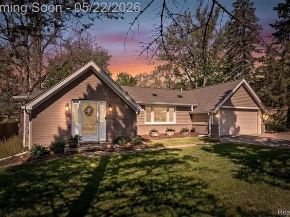 3525 Buss Dr, Commerce Township, MI 48390