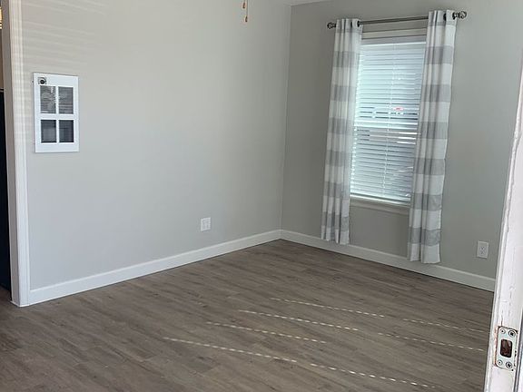 3rd image of 811-819 C Ave #811