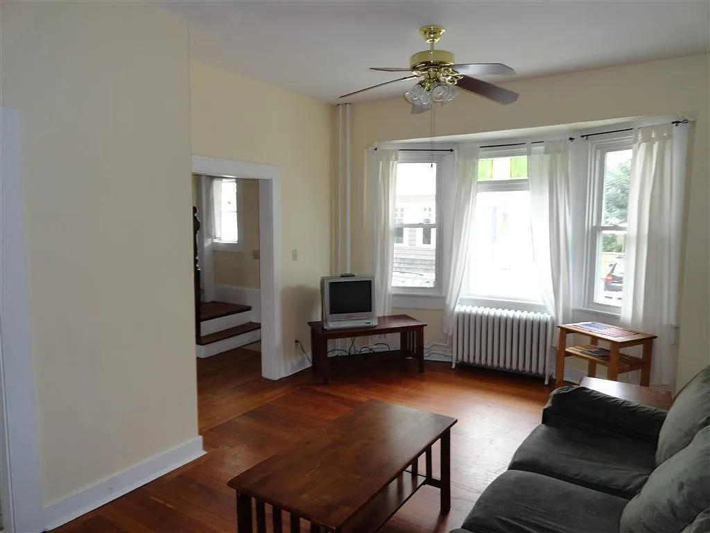 Dixon St — Photo 1