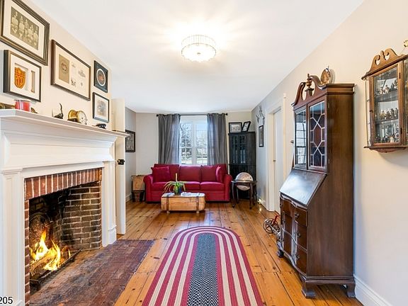 4th image of 962 Old York Rd