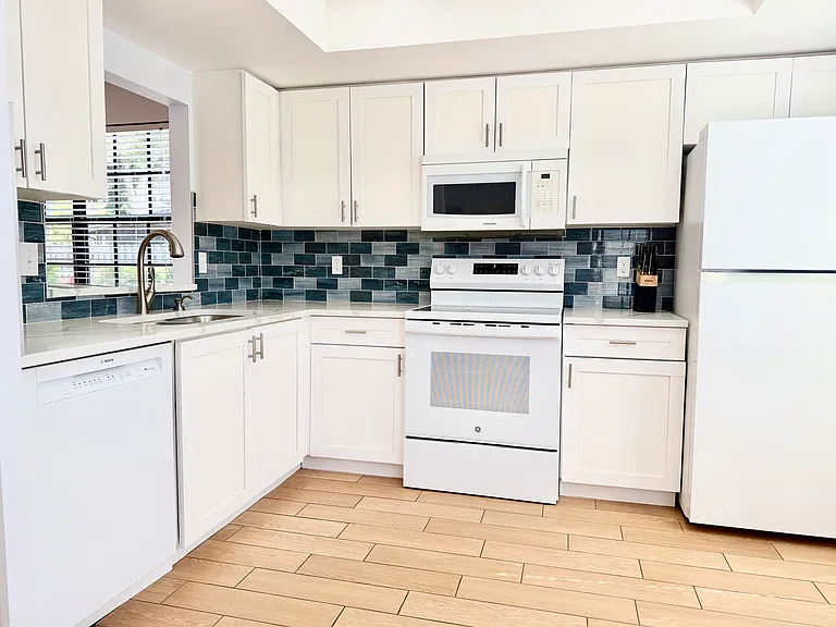 780 Meadowland Dr #J — Photo 16