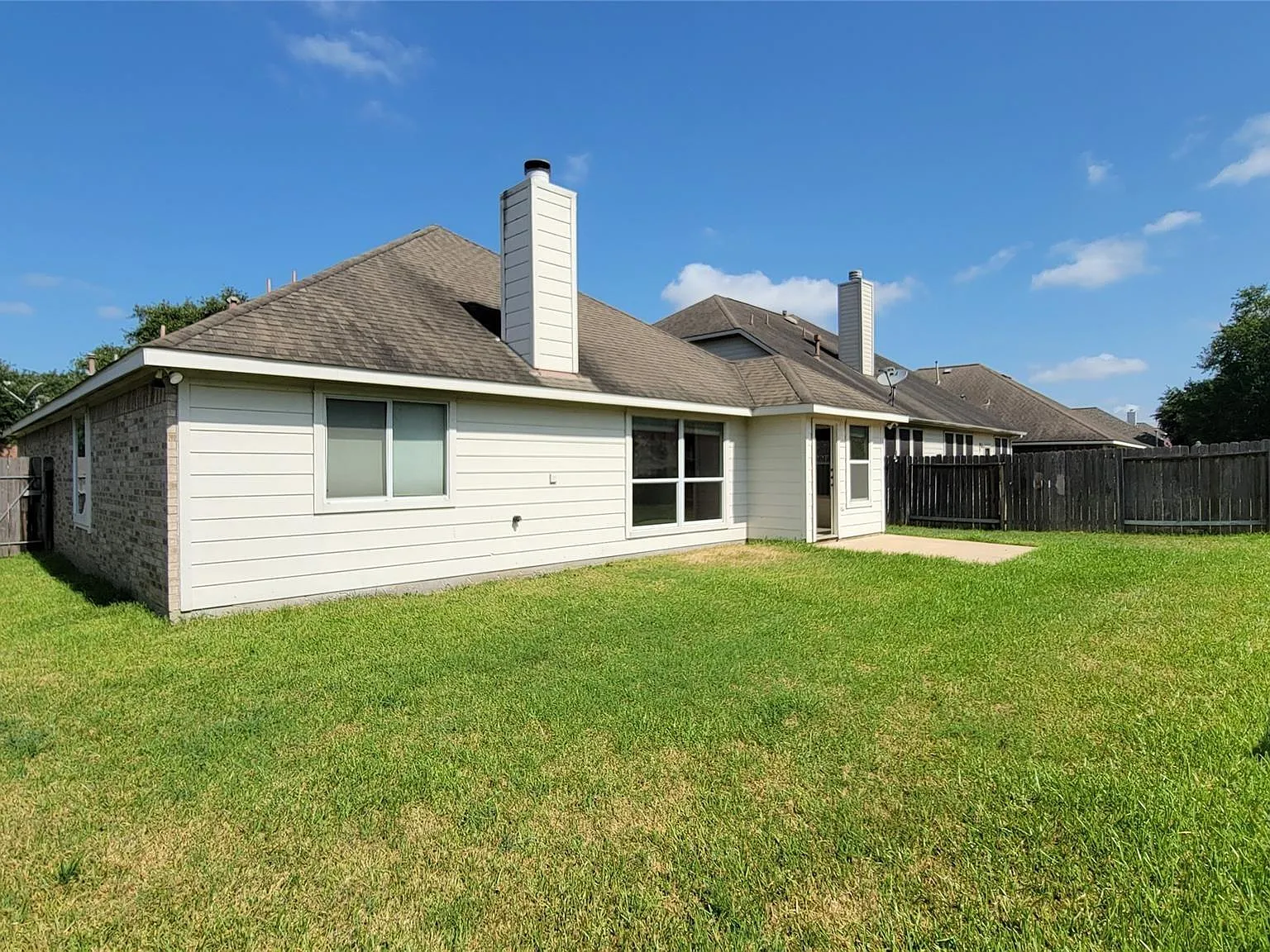 3 bed, 2.0 bath, 1855 sqft, $2,100 — Photo 4