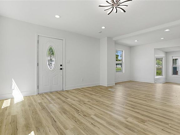 3rd image of 3305 Delavan Ave
