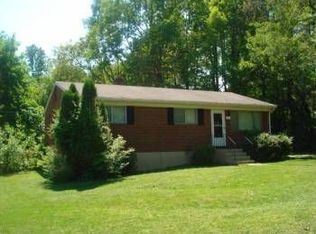 3417 Castle Hill St, Roanoke, VA 24018