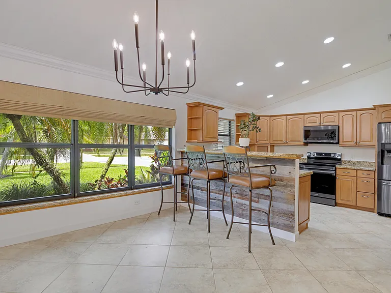 542 Indigo Ave — Photo 8