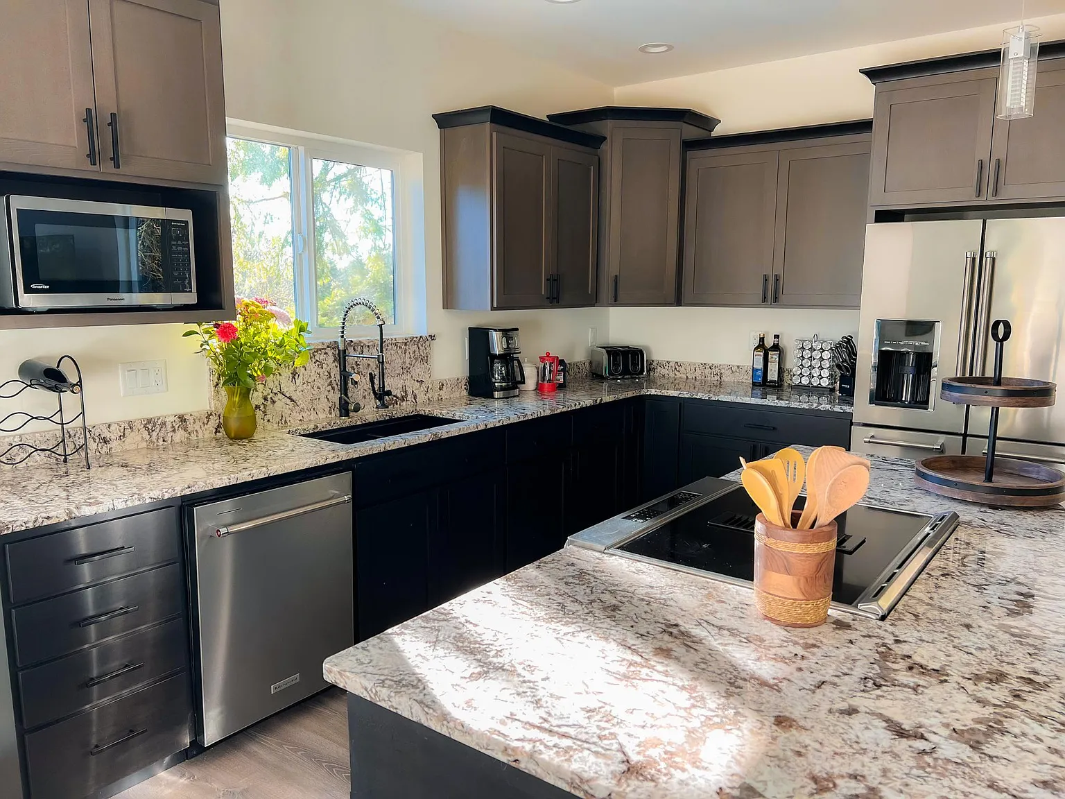 472 E Alder Dr — Photo 2