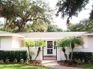 736 Riomar Dr, Vero Beach, FL 32963