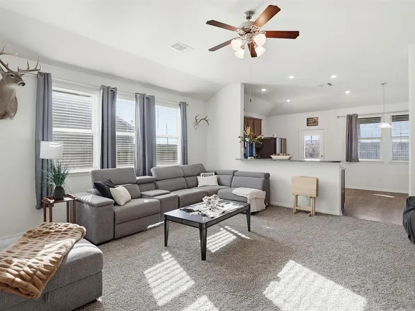 211 White Wing Ln, Sealy, TX 77474