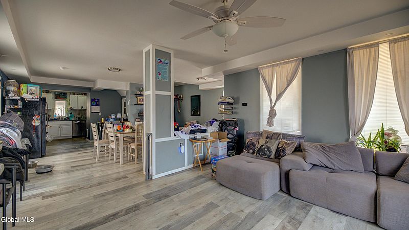 4th image of 35 Grand Street