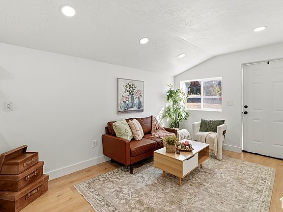 4th image of 371 W Evans St