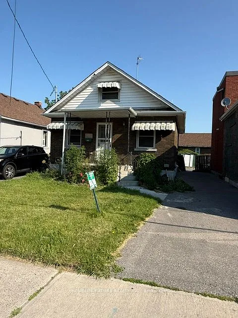 3 bed, $2,100 — Photo 2