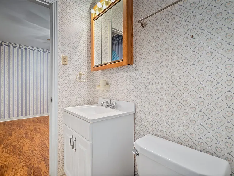 7300 Cypress Ave — Photo 17