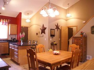 677 35th St W, Hastings, MN 55033