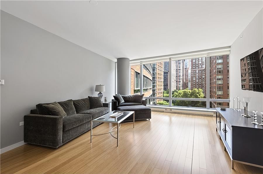 1st image of 2 River Ter APT 6K