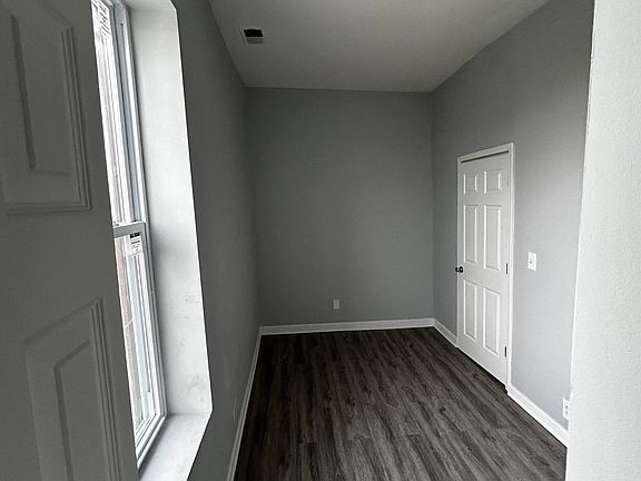4th image of 3359 W Flournoy St APT 2