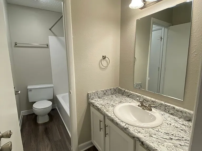 Gleneagle Apartment Homes — Photo 83