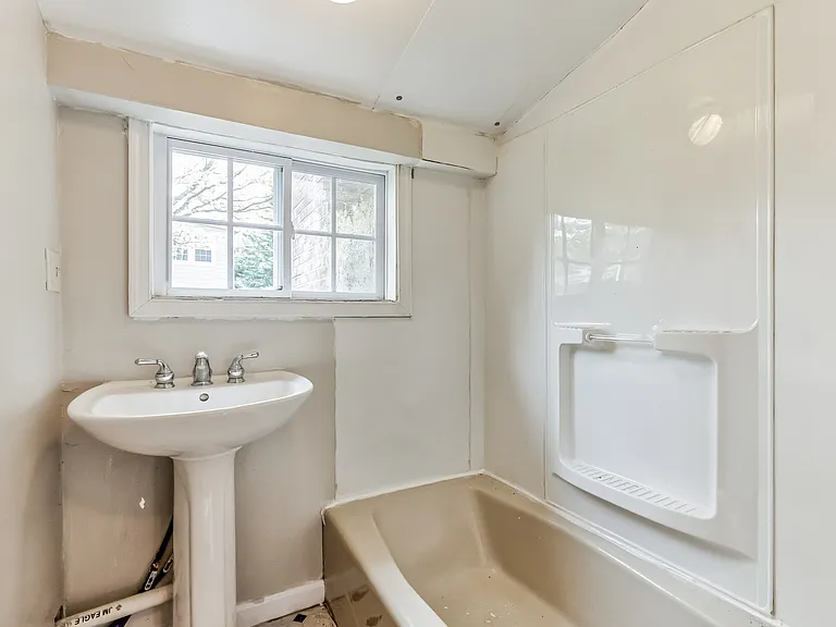 123 N Main St — Photo 7