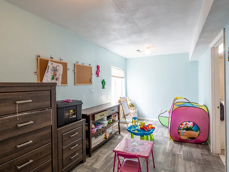 857 Regent Ct — Photo 16