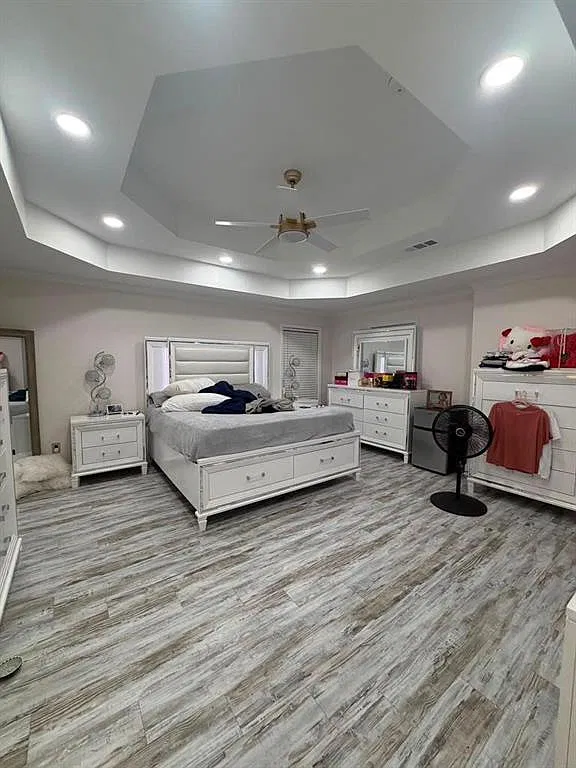 5 bed, 3.0 bath, 3169 sqft, $4,000 — Photo 3