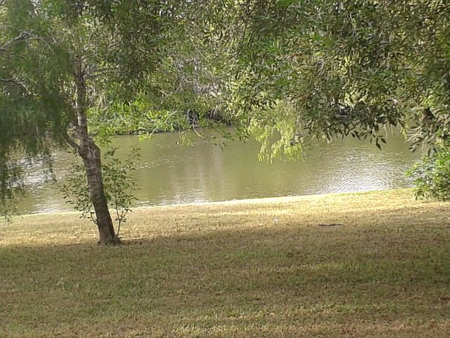 2nd image of 208 E Resaca Dr