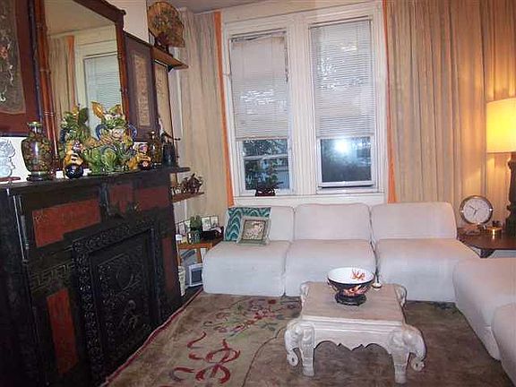 3rd image of 895 Montgomery St
