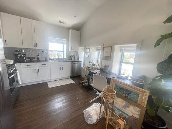 3rd image of 1749 W Chicago Ave Unit 4