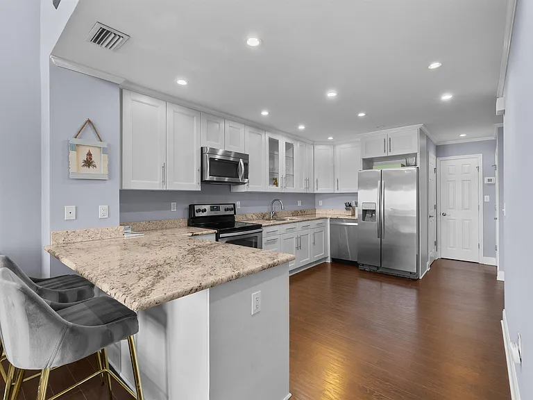 909 S Ponce De Leon Blvd — Photo 9