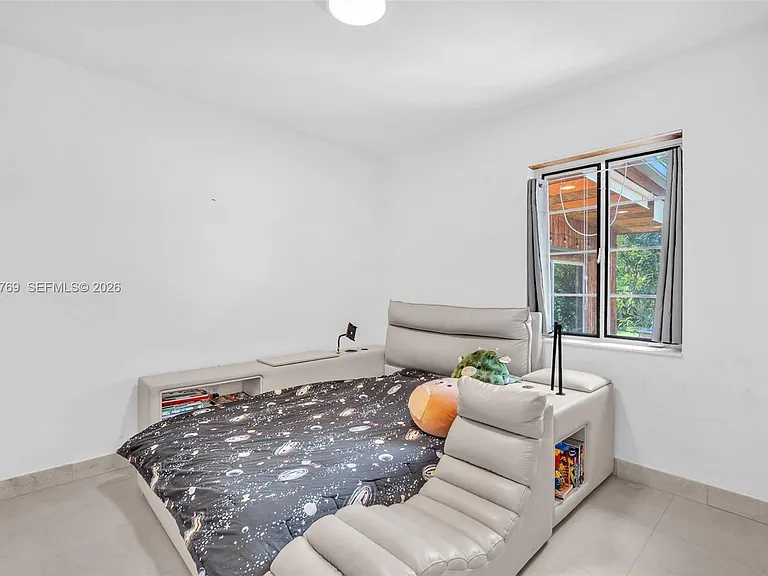 470 NE 113th St — Photo 27