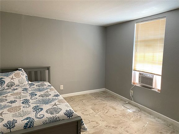 4th image of 458 Macleod Dr