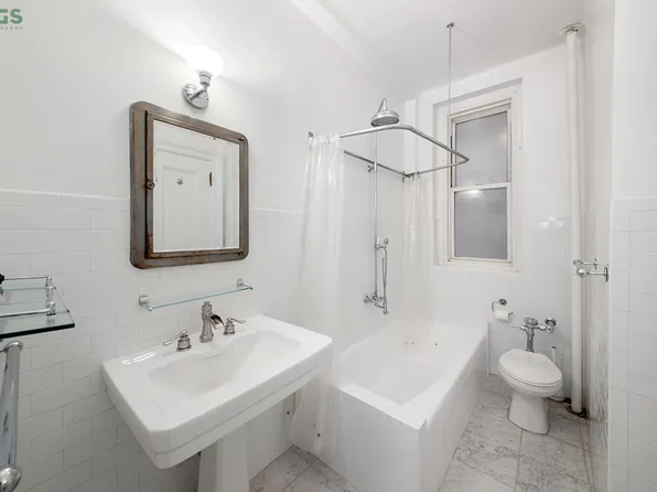 955 Park Avenue image 6 of 7