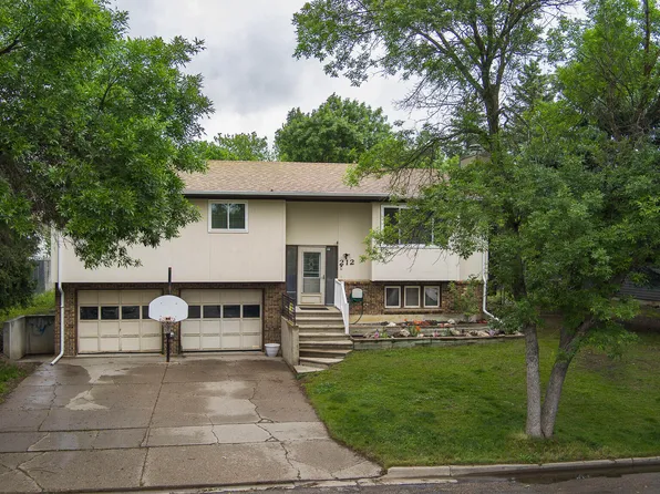 212 10th St NW, Beulah, ND 58523