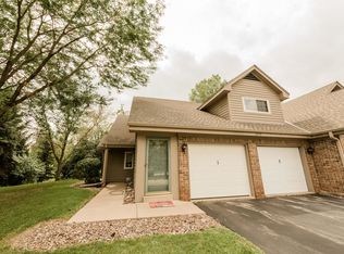 18755 Brookfield Lake Dr, Brookfield, WI 53045