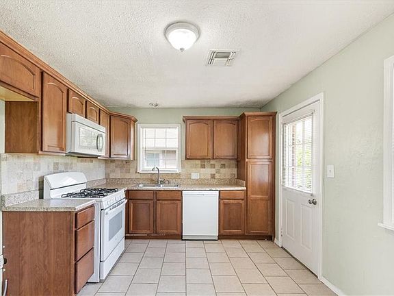 5th image of 1121 SW 58th St