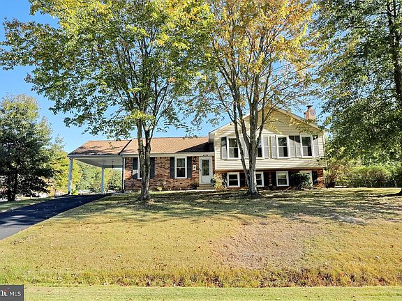 3rd image of 4520 Woodland Way