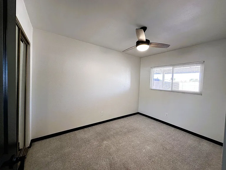 328 Linn Ln — Photo 11