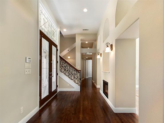 3rd image of 614 Aberdeen Way