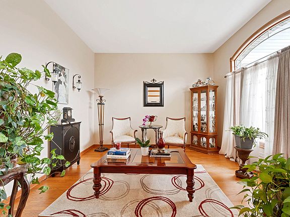 3rd image of 11358 Longwood Cir
