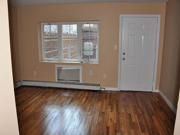 3rd image of 226 Tompkins Ave