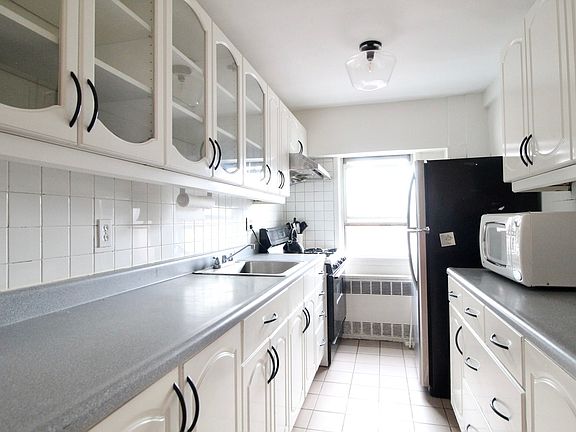 3rd image of 50 Bayard St APT 8J