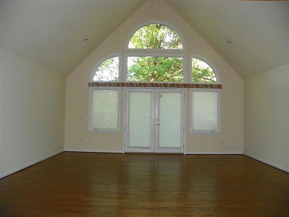 3rd image of 8470 New England Ct