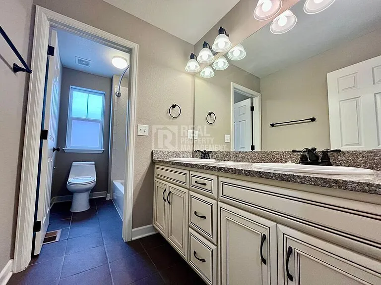 550 Gallegos Cir — Photo 13